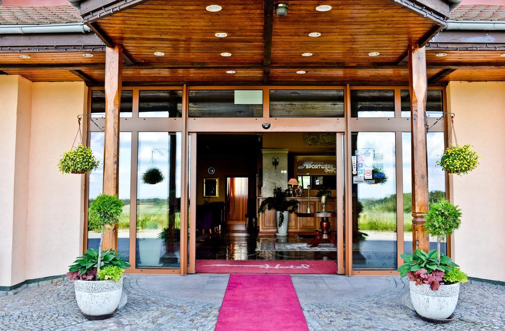Hotel Sportwerk Tyniec Maly Zewnętrze zdjęcie